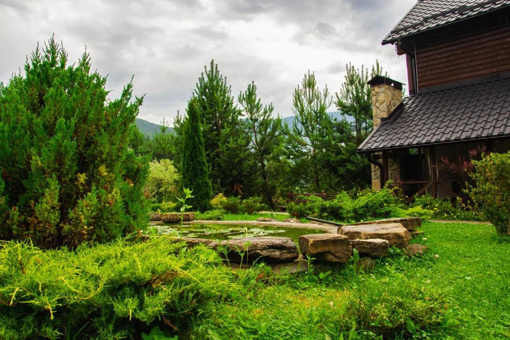 Apart-Hotel Vershina Yaremche Exterior photo